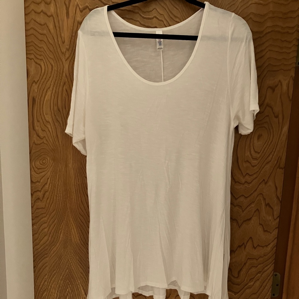 👚 Size Large LuLaRoe Perfect T